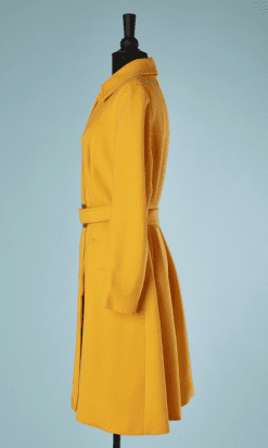 B2396-Manteau-1970-en-lainage-jaune-surpiqures-T42-01