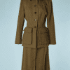 B2522-Tailleur-1930-en-lainage-chevrons-vert-et-marron-T3840-01