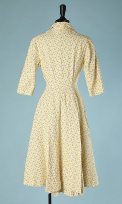 B2741-Robe-manteau-en-reps-blanc-à-pois-jaune-1950-T36-01