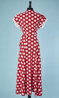 B2822-Déshabillé-en-coton-gauffré-rouge-à-pois-blanc-T34-01