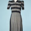B2823-Robe-1940-en-rayonne-marine-liseré-de-motifs-cachemire-T38-01