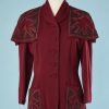 B2849-Veste-1940-en-laiange-rouge-brodée-de-perle-et-lacet-T40-01