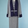 B2921-Tailleur-1940-en-lainage-blanc-et-bleu-tissé-3-pièces-veste-manteau-T36-38-01
