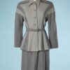 B2946-Tailleur-1940-en-lainage-gris-clair-et-foncé-T3436-01