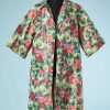 B2963-Manteau-1950-en-soie-ivoire-imprimé-de-fleurs-multicolore-T38-01