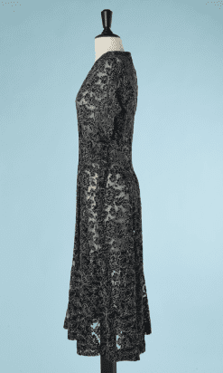 B2994-Robe-1950-en-tulle-marine-brodé-noir-et-blanc-T42-01