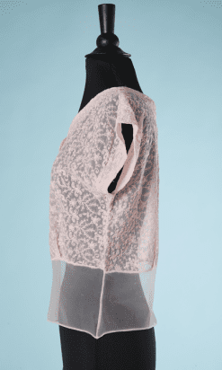 B3030-Chemisier-1950-en-nylon-rose-brodée-de-fils-rose-T40-01