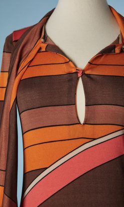 B3224-Robe-longue-1970-en-jersey-a-rayures-cravate-Louis-ferraud-t36-001