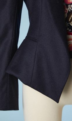 B3261-Veste-John-Galliano-marine-avec-plastron-brode-couleurs-t40-001