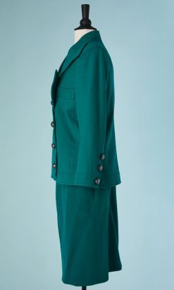 B3278-Tailleur-Saint-Laurent-en-lainage-vert-col-crante-boutons-metal-gris-t38-001