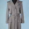 B3279-Manteau-Chanel-en-jersey-de-laine-gris-surpiqures-et-ceinture-t38.-001