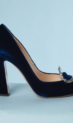B3413-Escarpins-en-velours-bleu-roi-Casadei-t385-002