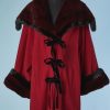B3435-Manteau-Yves-Saint-Laurent-fourrures-en-lainage-rouge-et-fourrure-t48-50-001