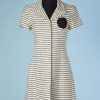 B3437-Robe-Chanel-coton-et-polyamide-blanc-raye-noir-avec-camelia-t38-001