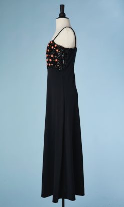 B3444-Robe-longue-1970-en-jersey-noir-brode-de-perles-or-et-cabochons-corail-t3840-001