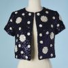 B3446-Bolero-paillete-bleu-nuit-et-fleurs-blanches-t38-001