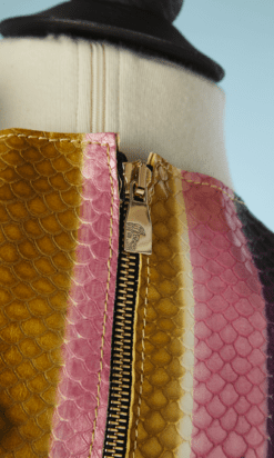 B4385-Robe-en-cuir-facon-python-rayures-violettes-roses-jaunes-Versace-T38-001