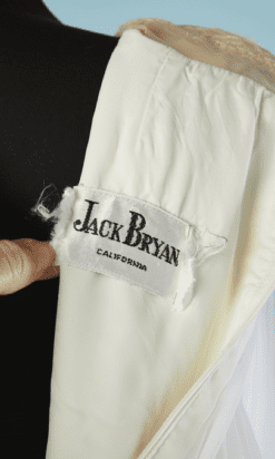 B4390-Robe-cocktail-1960-en-voile-de-nylon-blanc-plisse-et-perles-T38-001