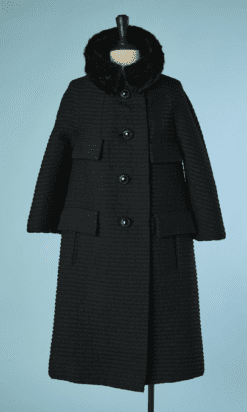 B4396-Manteau-1950-matelasse-noir-et-fourrure-Lili-ann-T38-001