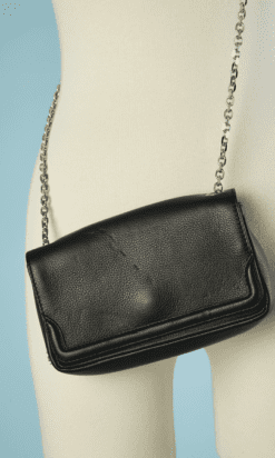 B4429-Sac-en-cuir-noir-epaulette-Edition-limitee-2012-Artemis-Louboutin-001