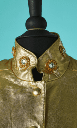 Alternative view of Veste 1980 en cuir doré et boutons strass et métal