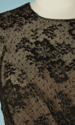 B4255-Robe-Valentino-en-dentelle-noire-doublee-nude-t38-001