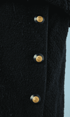 B4297-Tailleur-en-tweed-noir-parements-en-satin-noirs-Chanel-T40-001