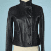 B4465-Blouson-Chanel-en-cuir-marine-avec-patch-en-tweed-brodes-t34-001