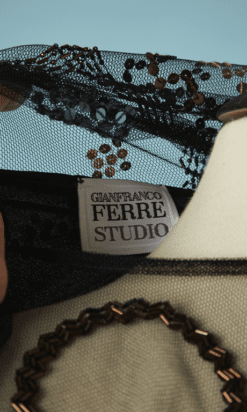 B4473-Robe-en-tulle-noir-brodee-de-perles-et-paillettes-Gianfranco-Ferre-T40-001