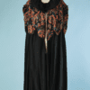 B4479-Cape-1925-en-soie-noire-faconne-en-satin-noir-imprime-multicolore-lame-or-001