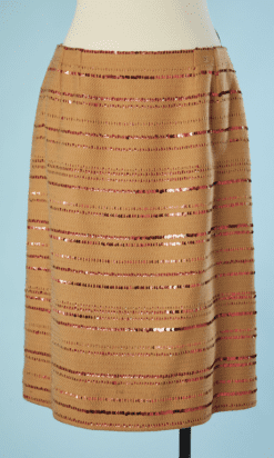 B4481-3500E-Tailleur-Chanel-en-tweed-beige-brode-Lesage-paillete-rouge-T42-001