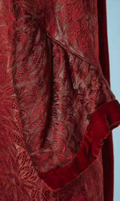B4512-Manteau-1920-en-velours-et-brocard-rouge-or-T38-001