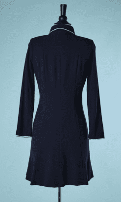 B4558-Robe-Roberta-di-Camerino-crepe-marine-lisere-blanc-R-de-roberta-T40-001