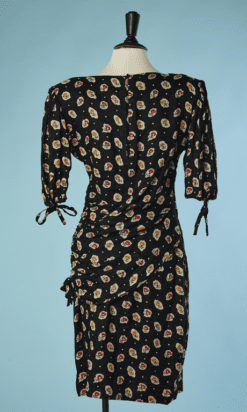 B4572-Robe-1950-Ungaro-en-coton-noir-fleurs-jaune-et-rouges-T42-001