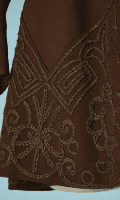 B4578-Veste-1910-en-lainage-marron-brodee-T38-001
