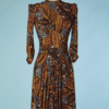 B4602-Robe-1940-en-jersey-marron-imprime-de-fleurs-et-feuilles-T34-001