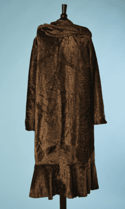 B4607-Manteau-1925-en-velours-marron-avec-motifs-ton-sur-ton-T40-001