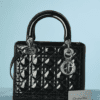 B4676-Sac-Christian-Dior-Lady-Dior-vernis-noir-24cm-X-20cm-X-11cm