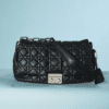 B4677-Sac-en-cuir-noir-matelasse-Christian-Dior-01