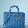 B4678-Sac-en-cuir-bleu-matelasse-Christian-Dior-01