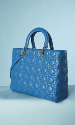 B4678-Sac-en-cuir-bleu-matelasse-Christian-Dior-01