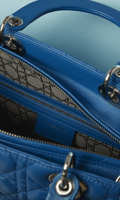 B4678-Sac-en-cuir-bleu-matelasse-Christian-Dior-01