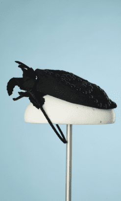 B4726-Bibi-1940-en-feutre-noir-clous-noirs-04.