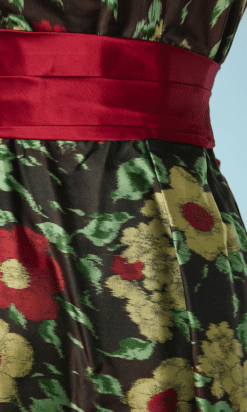 B4835-Robe-1950-en-satin-marron-chine-a-la-branche-de-fleurs-T34-01