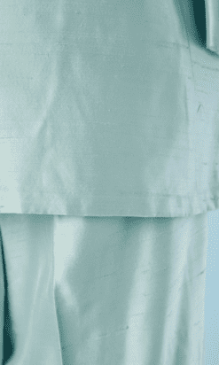 B4846-Tailleur-en-soie-sauvage-bleu-ciel-1960-V38-P38-01