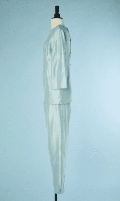 B4846-Tailleur-en-soie-sauvage-bleu-ciel-1960-V38-P38-01
