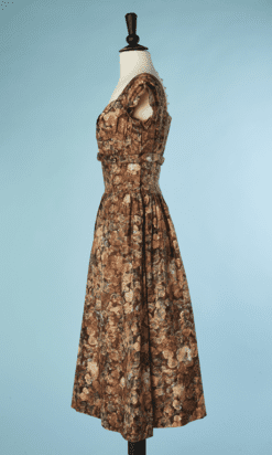 B4860-Robe-Givenchy-1955-voir-couture-interieur-en-soie-marron-imprime-fleurs-T340-01