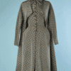 B4864-Robe-et-demi-manteau-en-soie-grise-pois-beige-Lucile-Manguin-1952-T3234-01