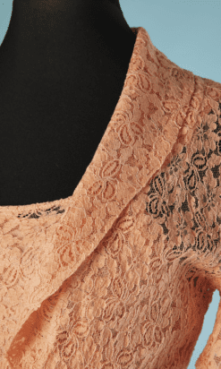 B4884-Tailleur-robe-du-soir-1930-en-dentelle-rose-peche-T38-01
