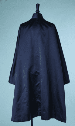 B4890-Manteau-1950-en-satin-marine-double-rouge-Schiaparelli-01.
